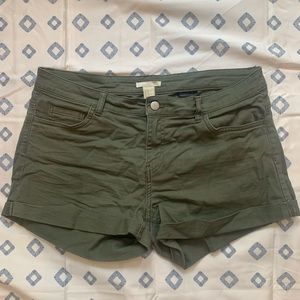 H&M Cuffed Denim Shorts Military Green, size 10